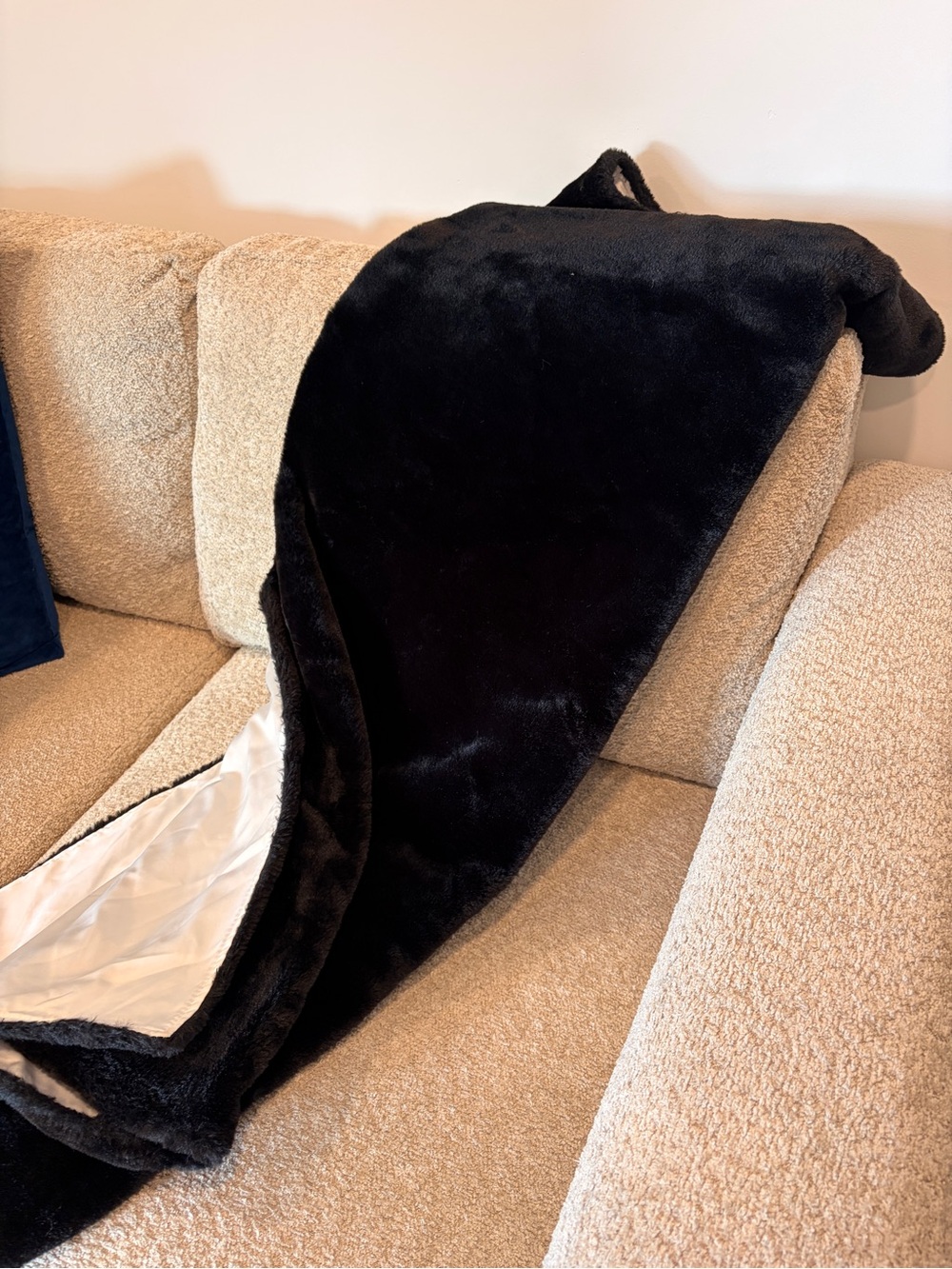 Victoria's Secret Black Plush Faux Fur Limited Edition Throw Blanket